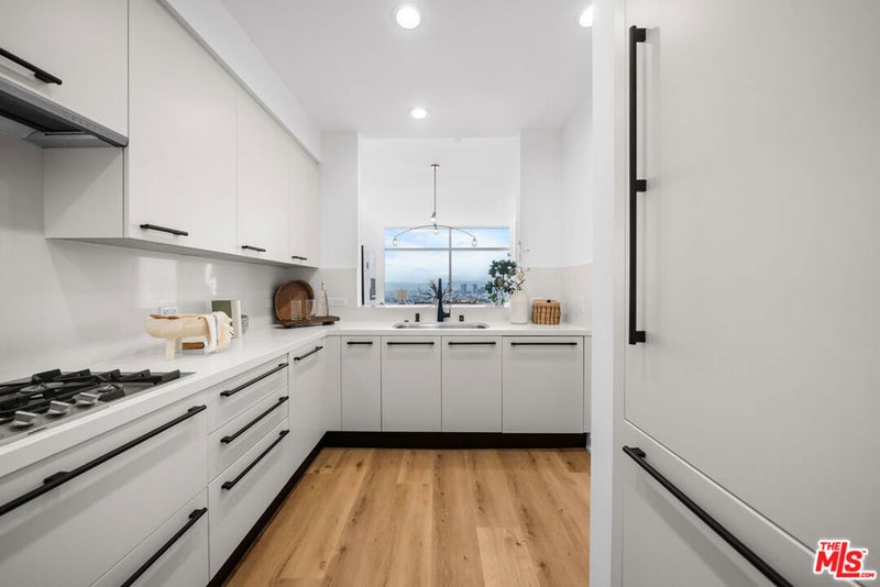 900 W Olympic Boulevard 27D