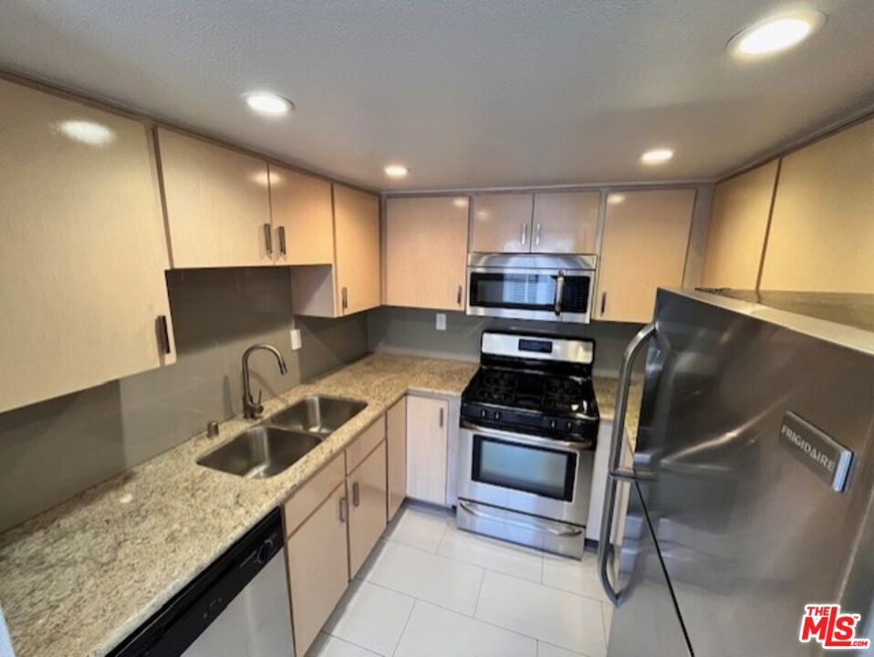 Properties 4 6543 Franklin Avenue