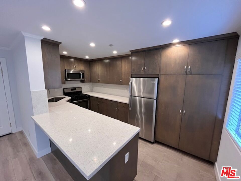 Properties 3 6543 Franklin Avenue