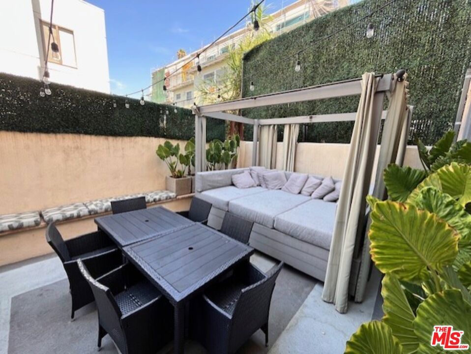 Properties 2 6543 Franklin Avenue
