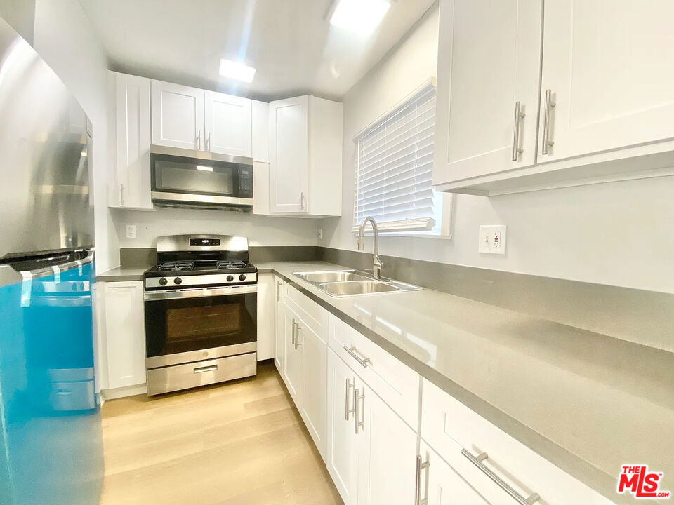 5724 La Mirada Avenue