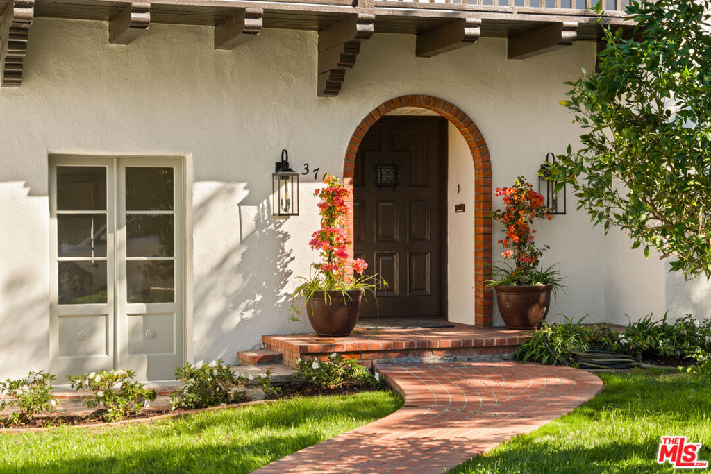 3706 Effingham Place