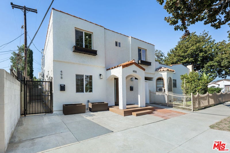 496 E 52nd Street