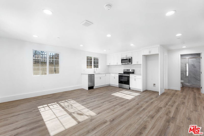496 E 52nd Street