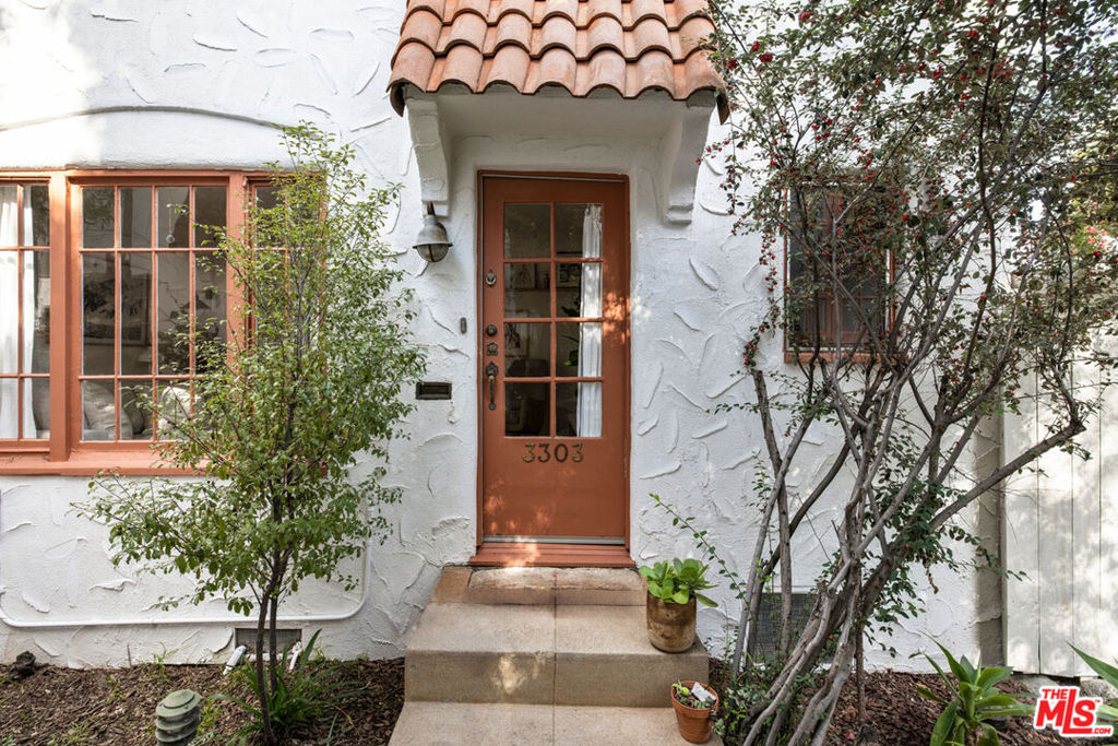 3303 S Durango Avenue