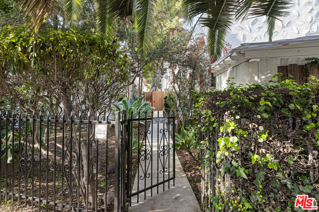 3303 S Durango Avenue