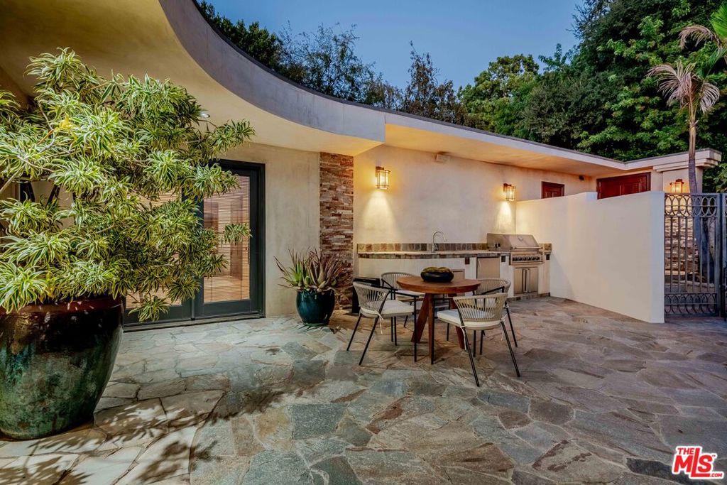 1667 Waynecrest Drive