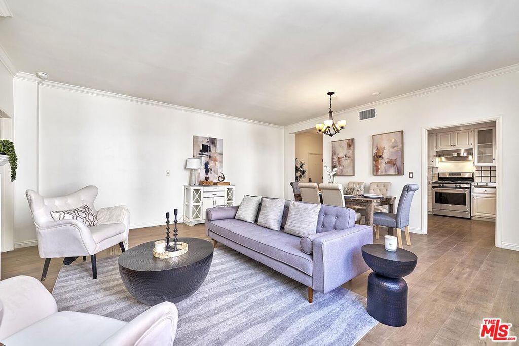 420 S Barrington Avenue 102
