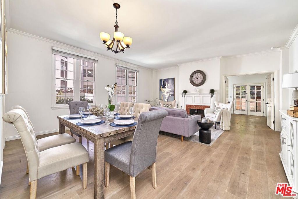 420 S Barrington Avenue 102