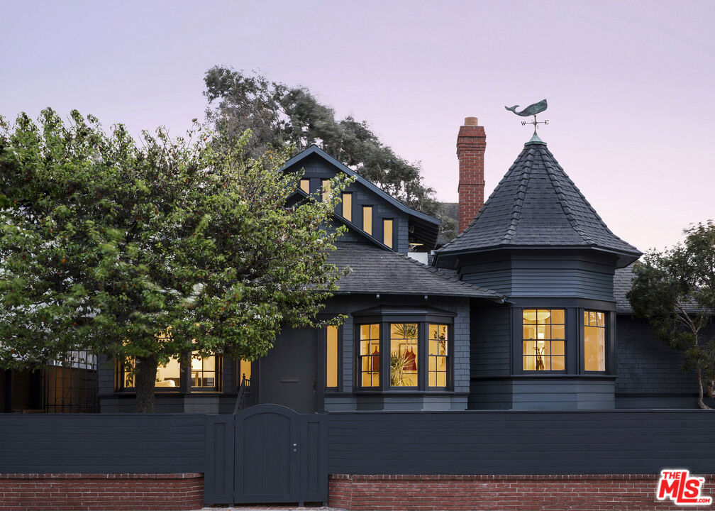 12 Rose Avenue