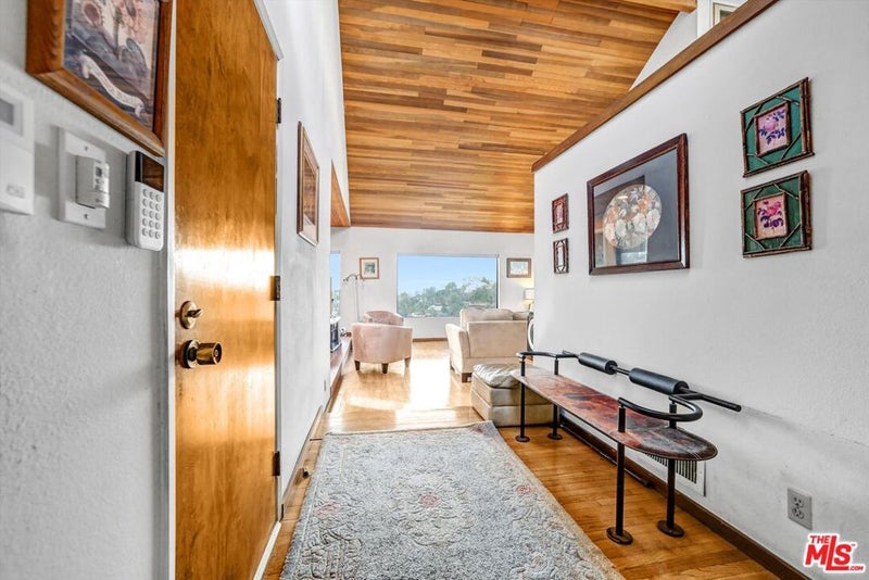 2541 Canyon Oak Drive