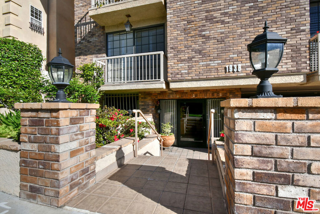 1936 Pelham Avenue 301