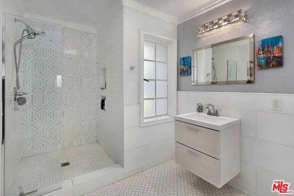 Los Angeles, California 90006, United States, 1 Bedroom Bedrooms, ,1 BathroomBathrooms,Residential,Active,143783