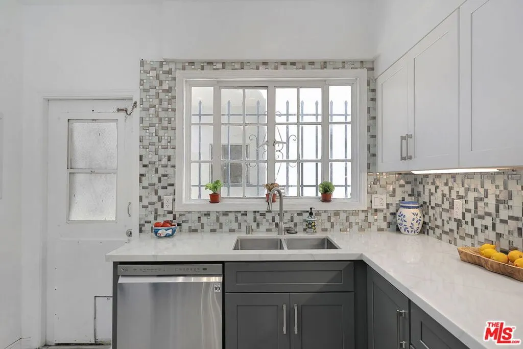 Los Angeles, California 90006, United States, 1 Bedroom Bedrooms, ,1 BathroomBathrooms,Residential,Active,143783