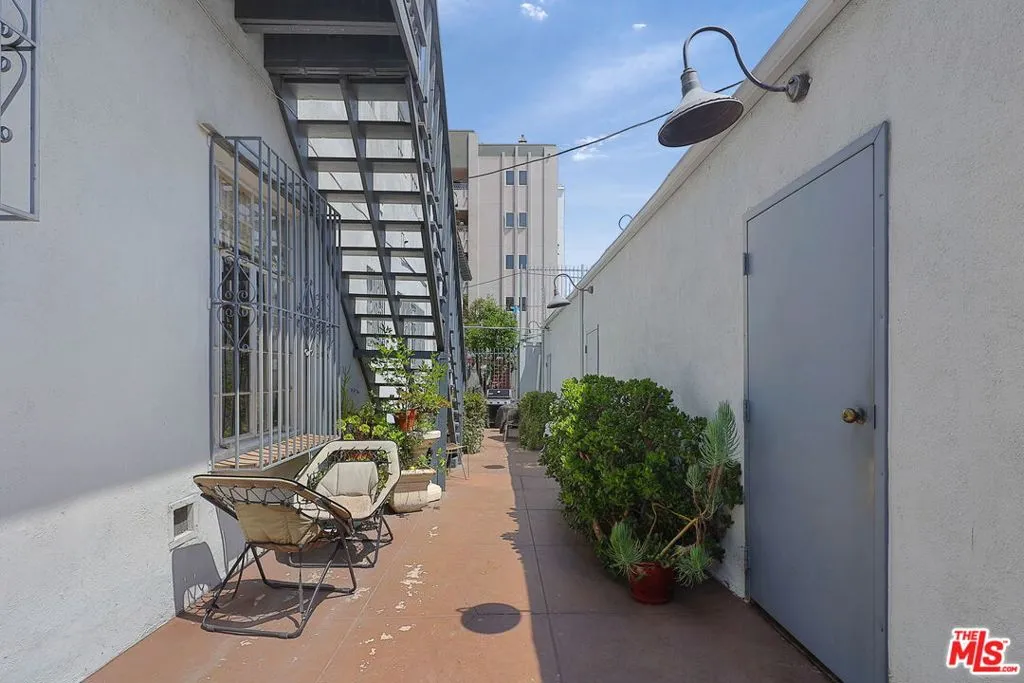 Los Angeles, California 90006, United States, 1 Bedroom Bedrooms, ,1 BathroomBathrooms,Residential,Active,143783