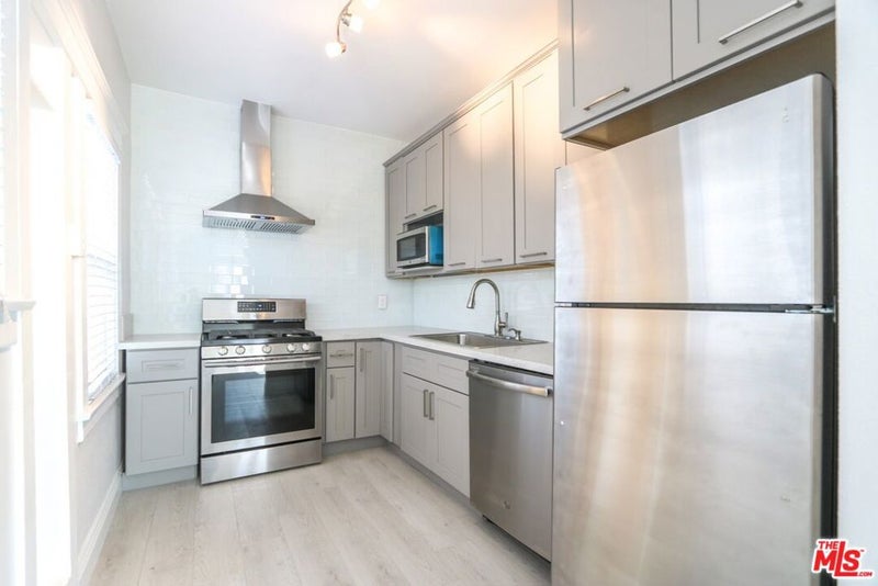 328 W 8th Street
