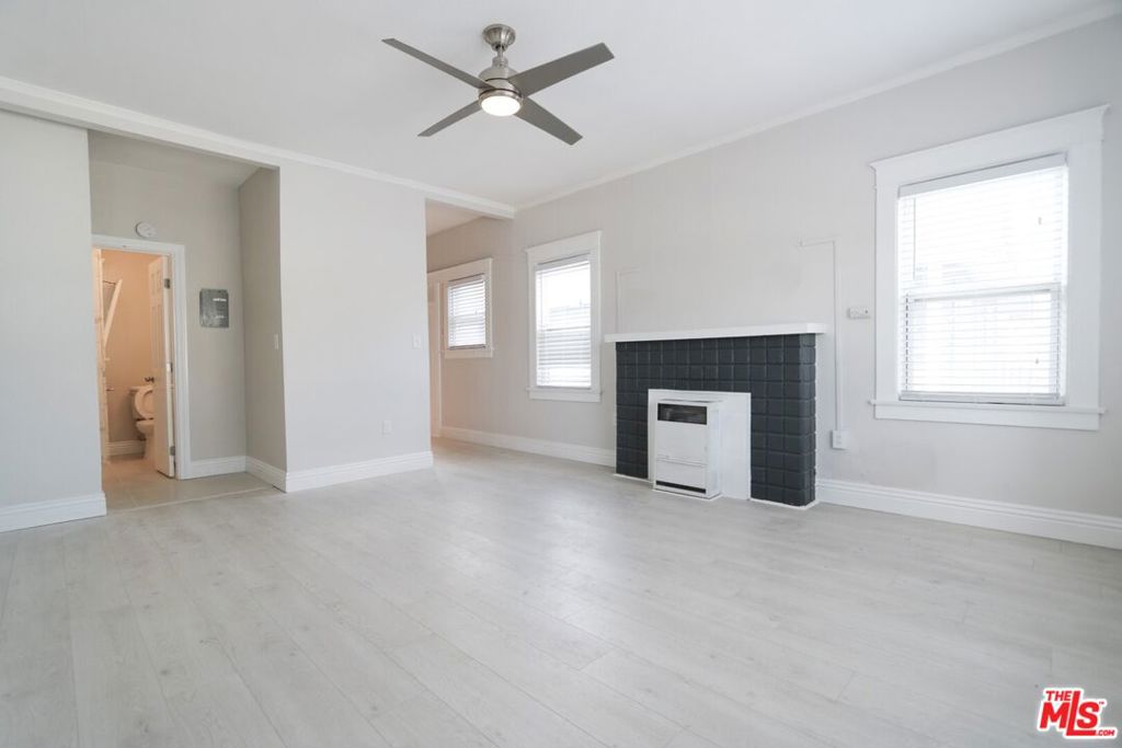 328 W 8th Street