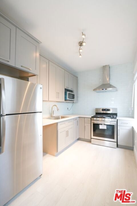 328 W 8th Street