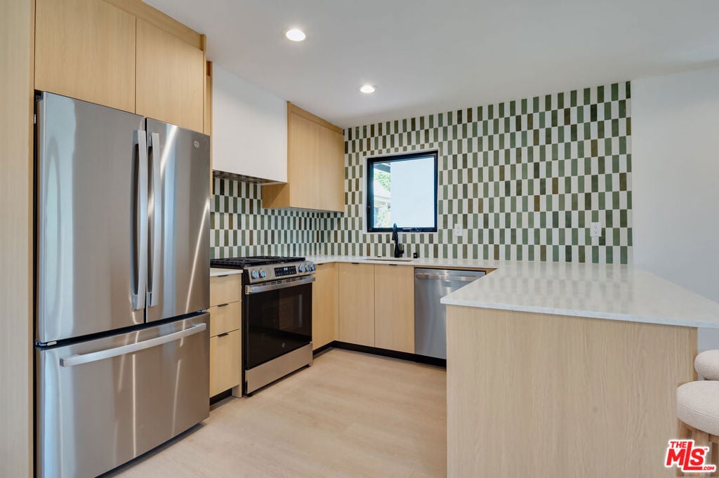 1223 Havenhurst Drive 8