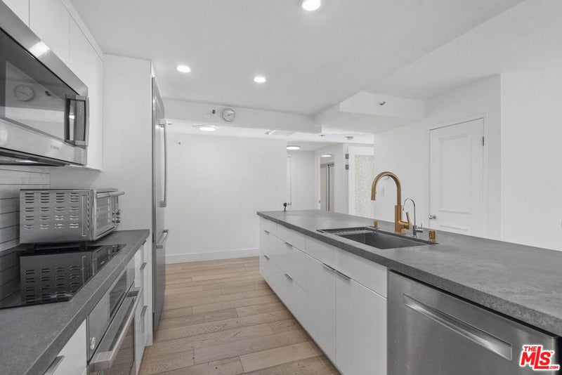 600 W 9th Street 1214