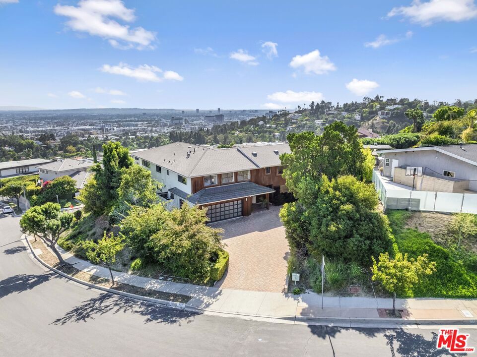Properties 3 2267 Winona Boulevard