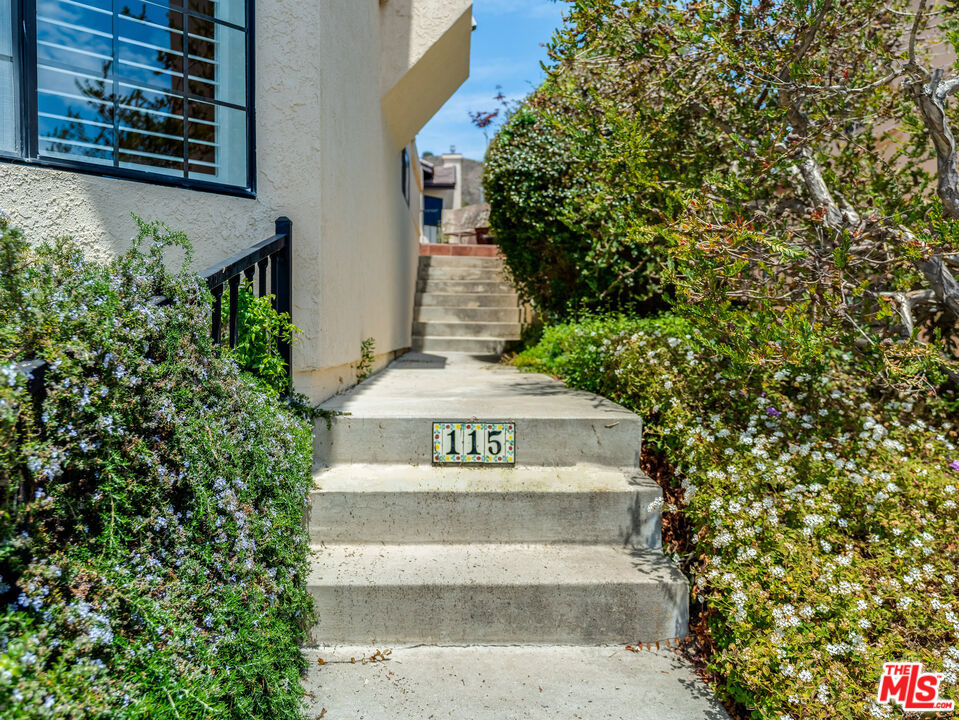 115 Searidge Court