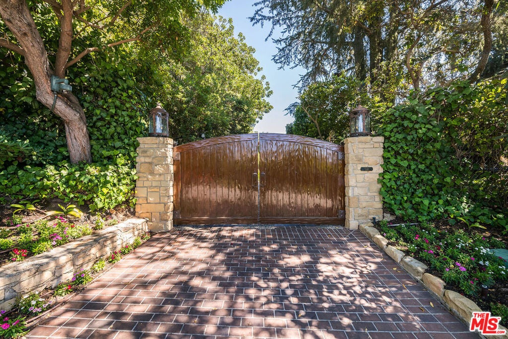1550 Amalfi Drive