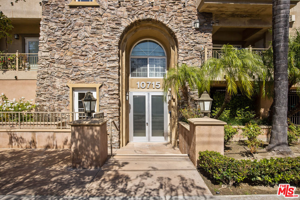 10715 Camarillo Street 307