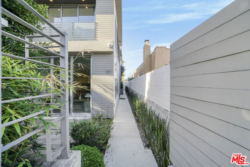 809 Brooks Avenue