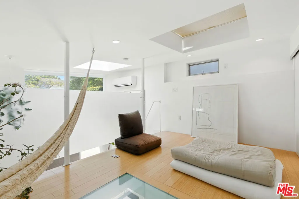 Santa Monica, California 90405, United States, ,1 BathroomBathrooms,Residential,Active,194367