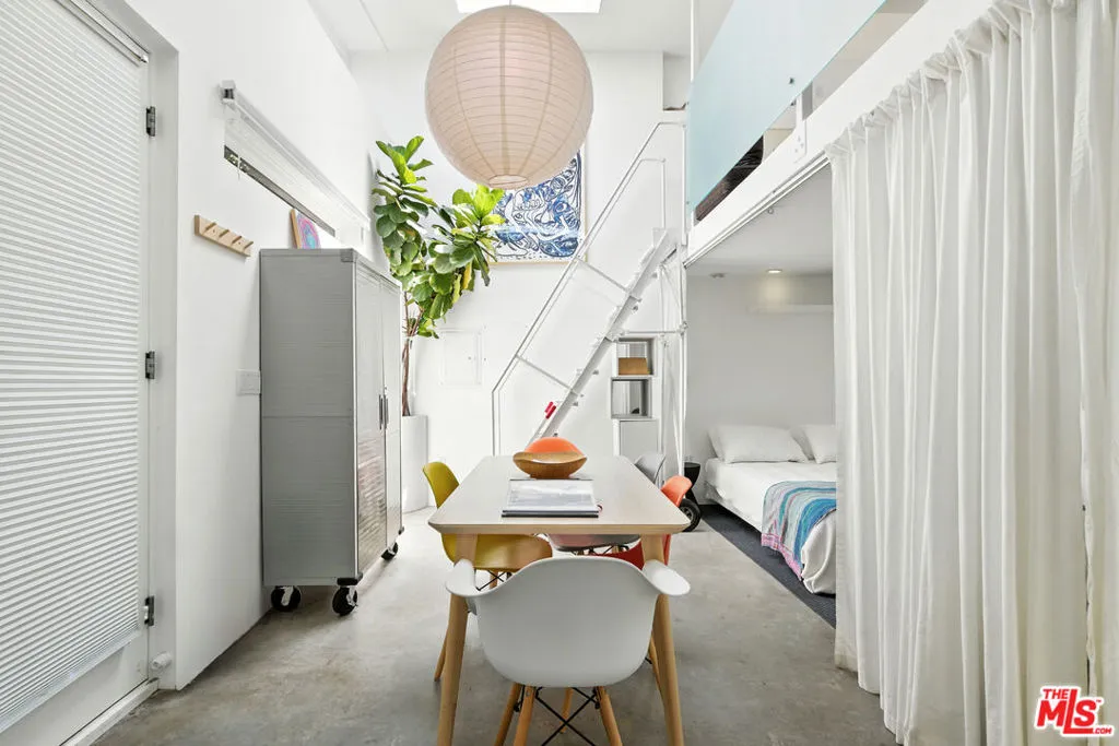 Santa Monica, California 90405, United States, ,1 BathroomBathrooms,Residential,Active,194367