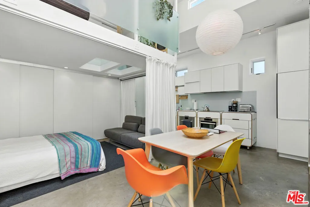 Santa Monica, California 90405, United States, ,1 BathroomBathrooms,Residential,Active,194367