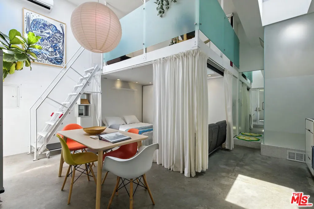 Santa Monica, California 90405, United States, ,1 BathroomBathrooms,Residential,Active,194367