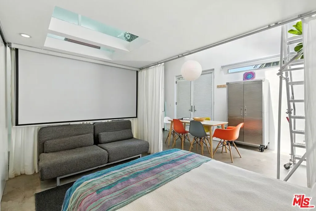 Santa Monica, California 90405, United States, ,1 BathroomBathrooms,Residential,Active,194367