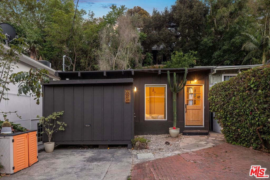 8522 Walnut Drive