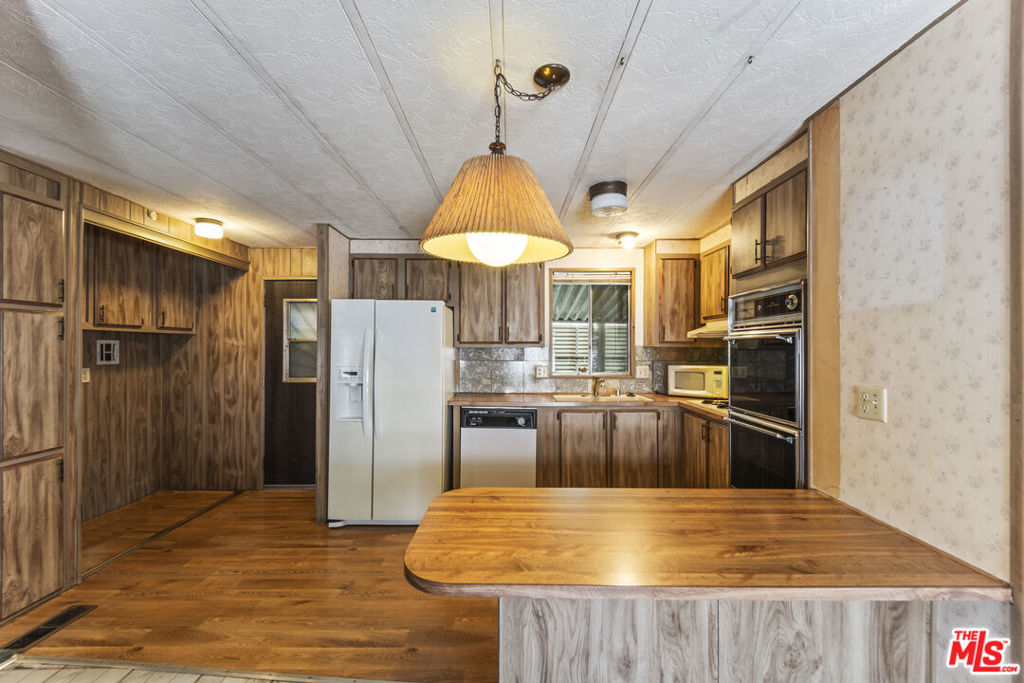 6545 Wilbur Avenue 18