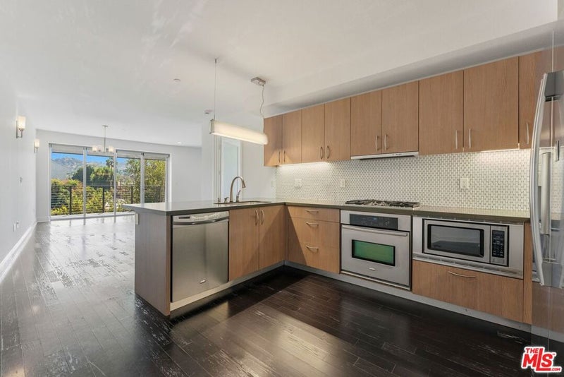 12837 Moorpark Street 313