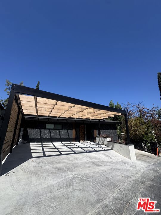 5211 Baza Avenue, Los Angeles