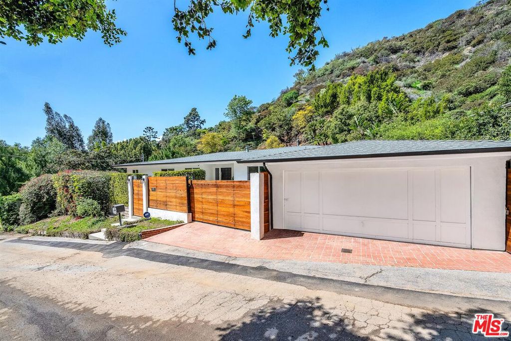 9495 Gloaming Drive