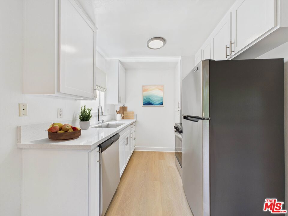 Properties 4 4553 Willis Avenue