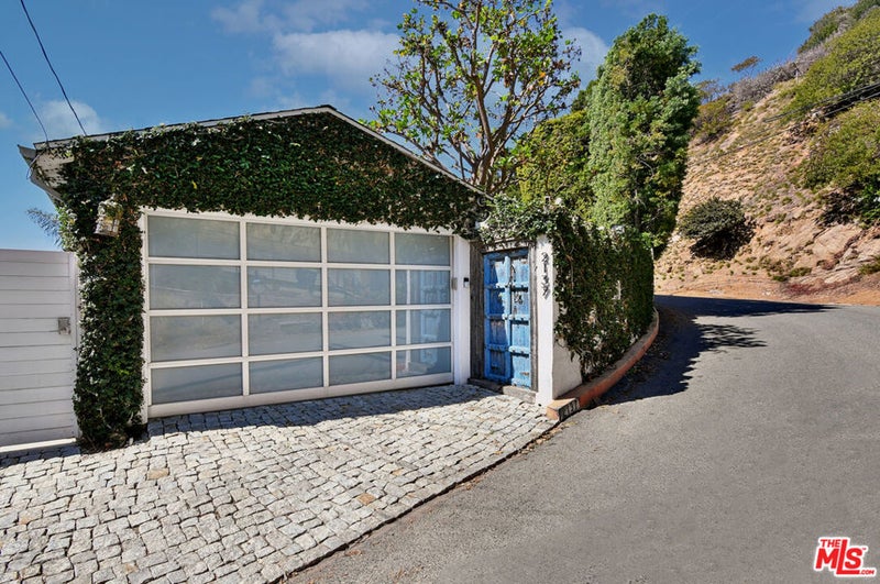 2137 Sunset Plaza Dr.