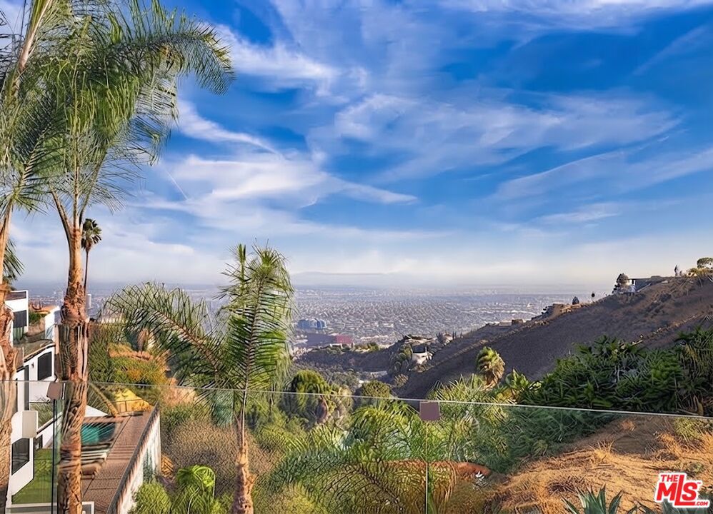 2137 Sunset Plaza Dr.