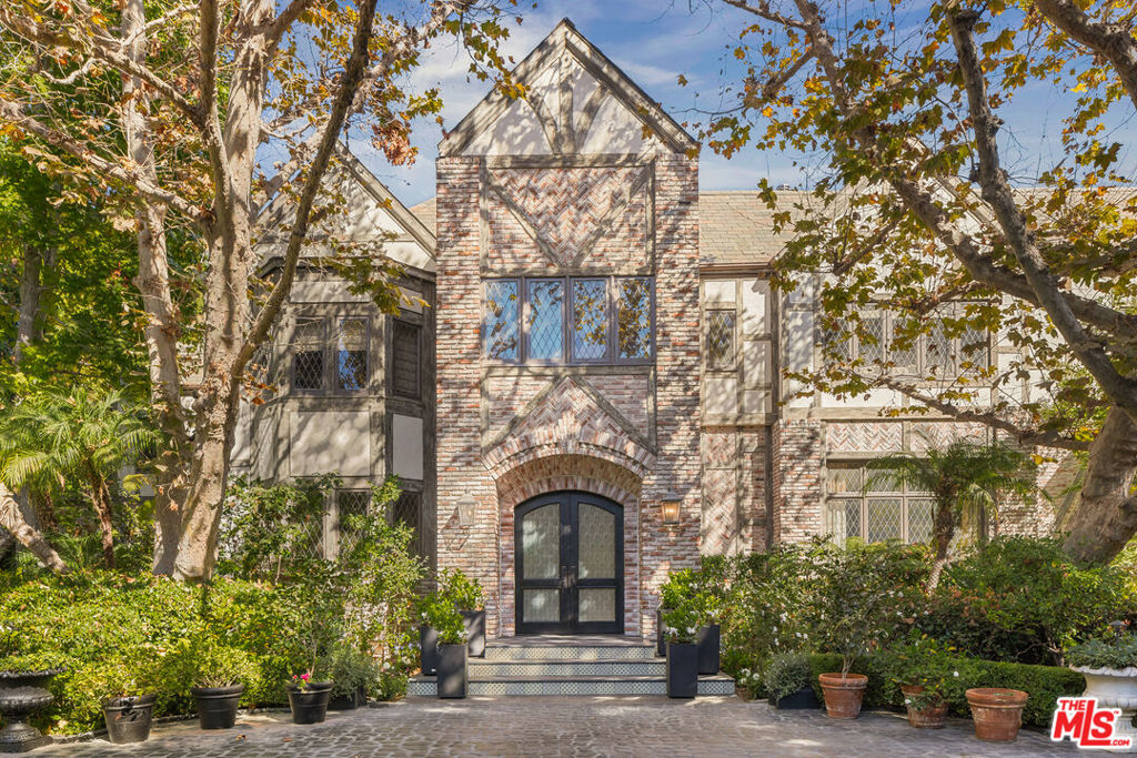 Properties 3 1006 N Rexford Drive
