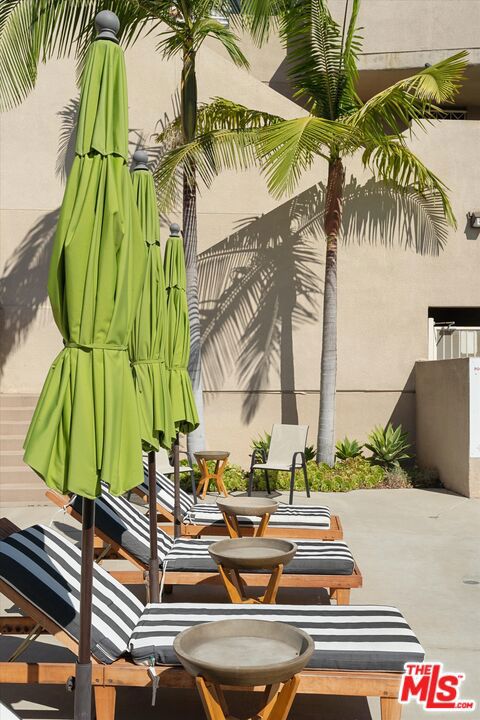 Properties 1 2222 N Beachwood Drive 211