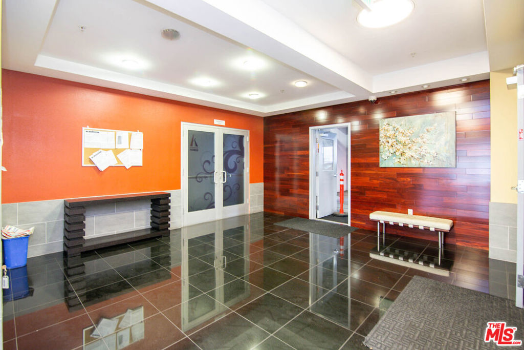 540 S Kenmore Avenue 303