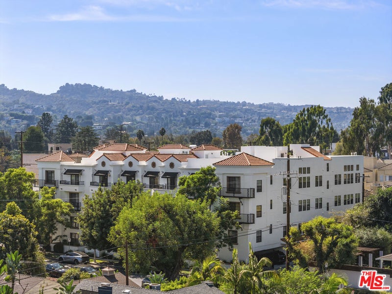 12603 Moorpark Street 306