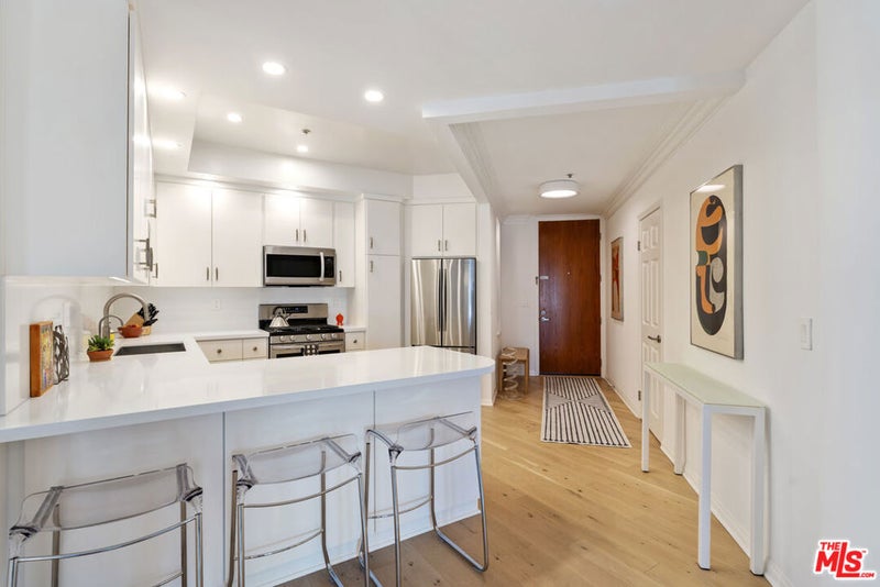 12603 Moorpark Street 306