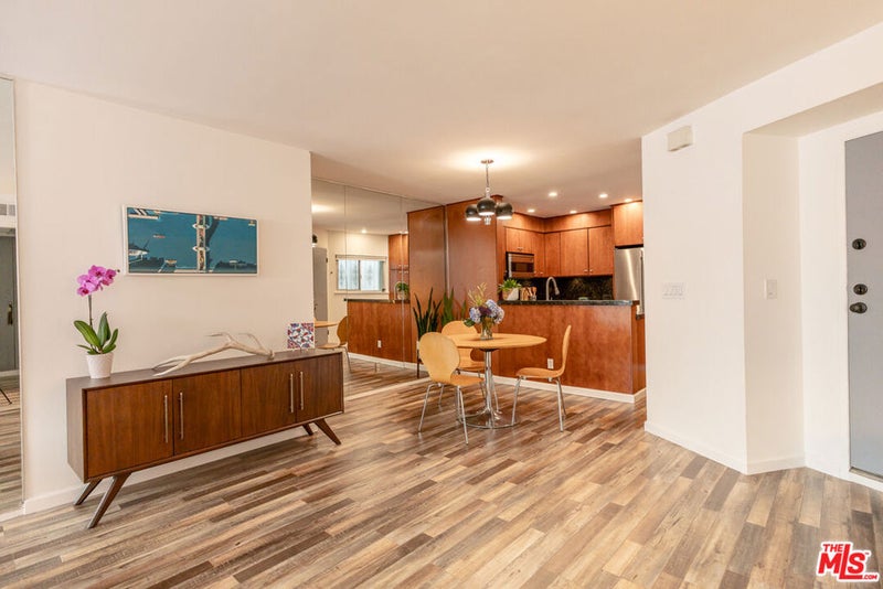 2260 N Cahuenga Boulevard 306