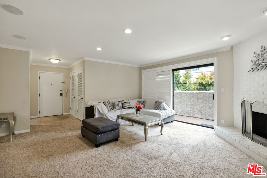 1110 S Shenandoah Street 8