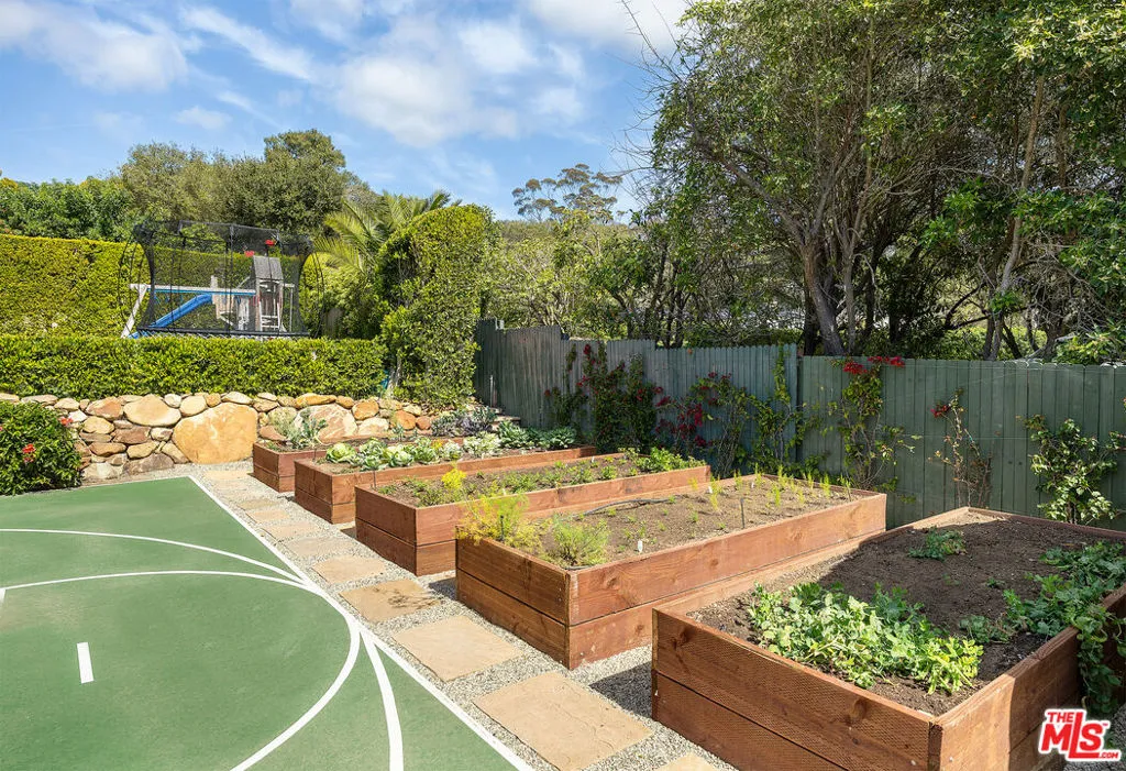 Santa Barbara, California 93108, United States, 4 Bedrooms Bedrooms, ,4 BathroomsBathrooms,Residential,Active,191505